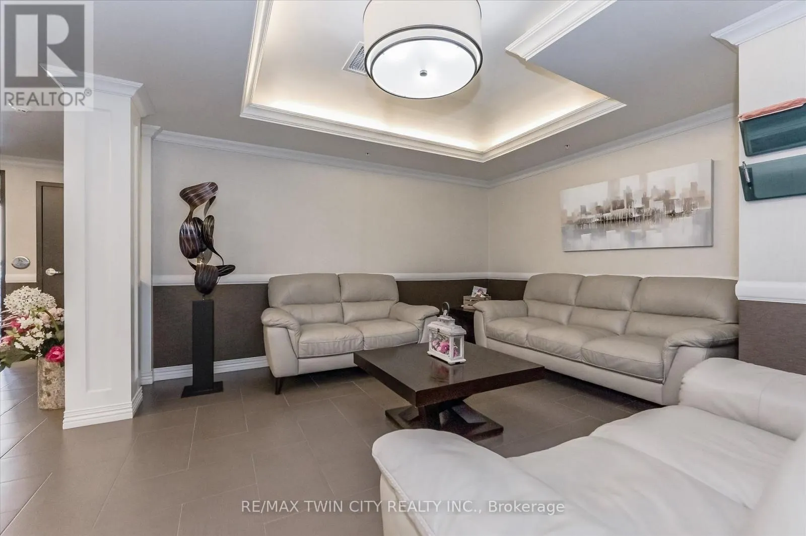 301 - 776 LAURELWOOD DRIVE
