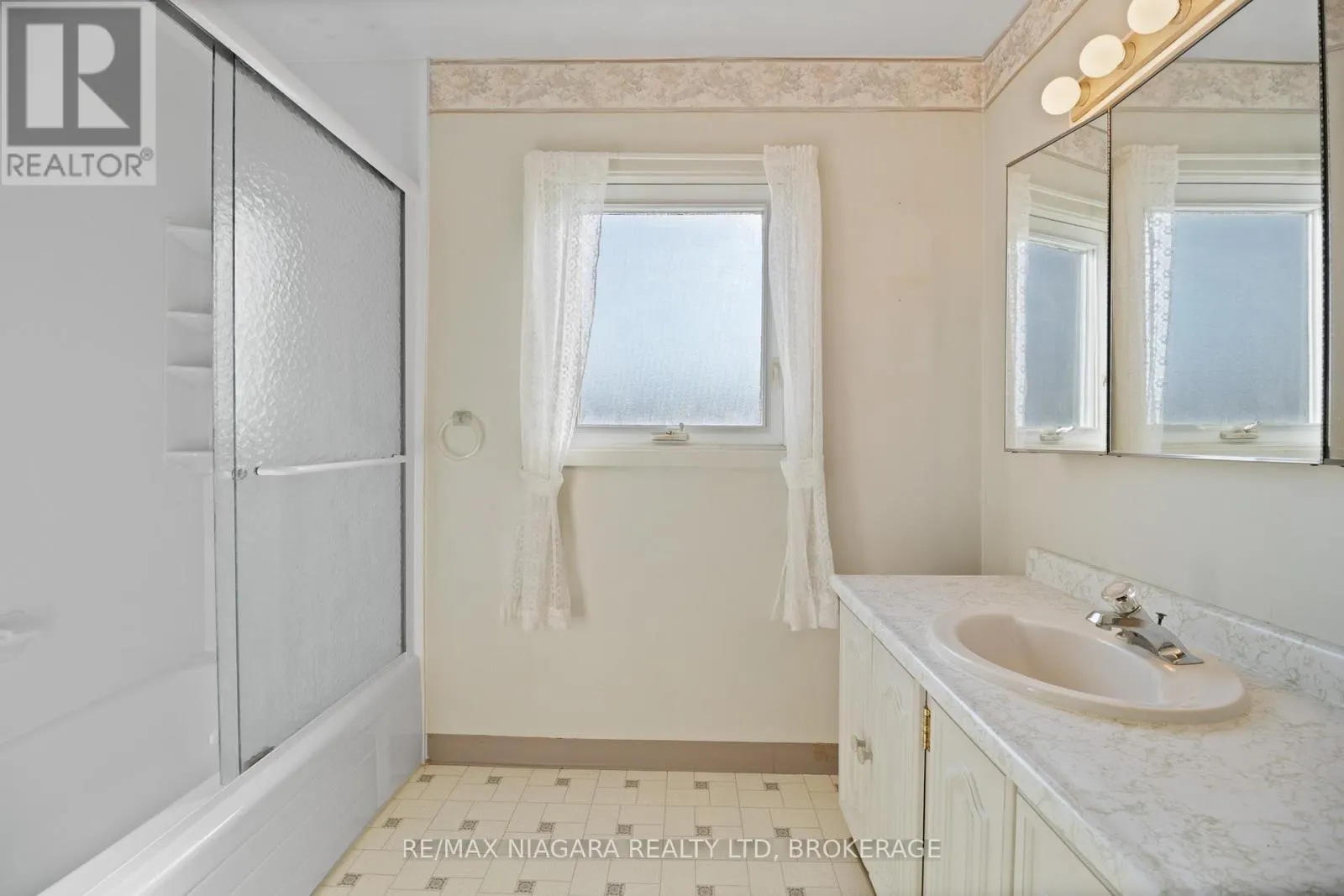 613 QUEENSTON ROAD