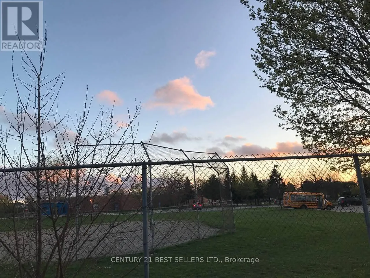 9 - 700 ERINBROOK DRIVE