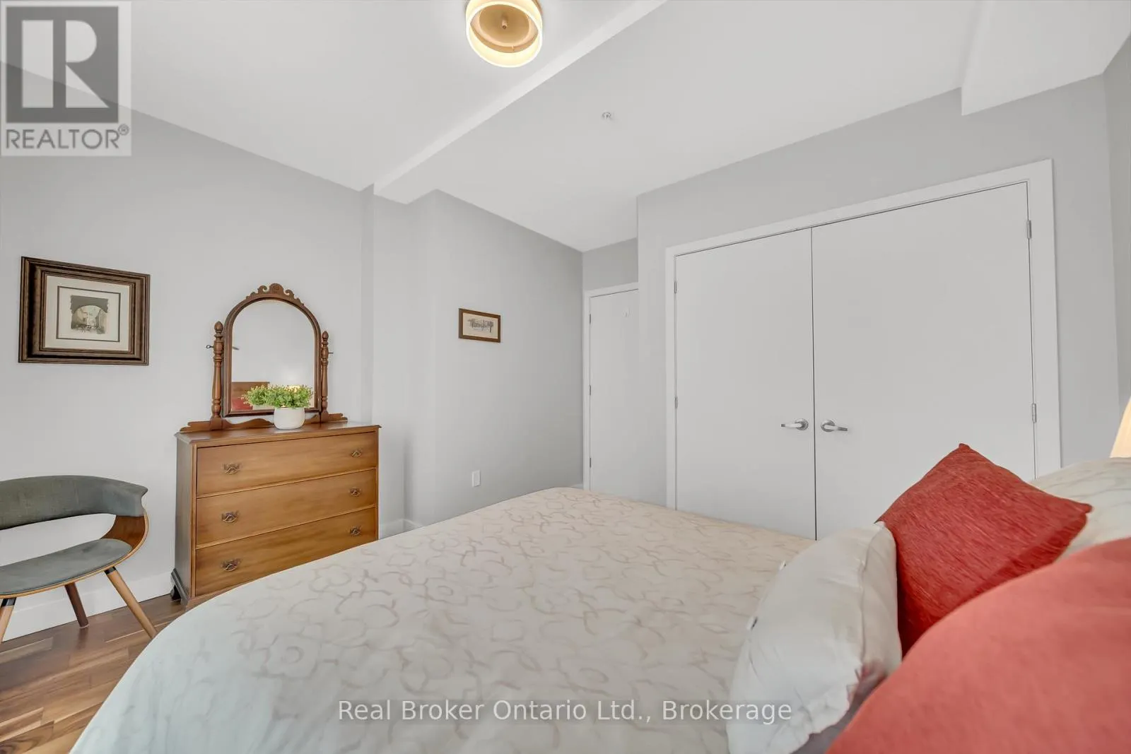 214 - 188 KING STREET S, #214