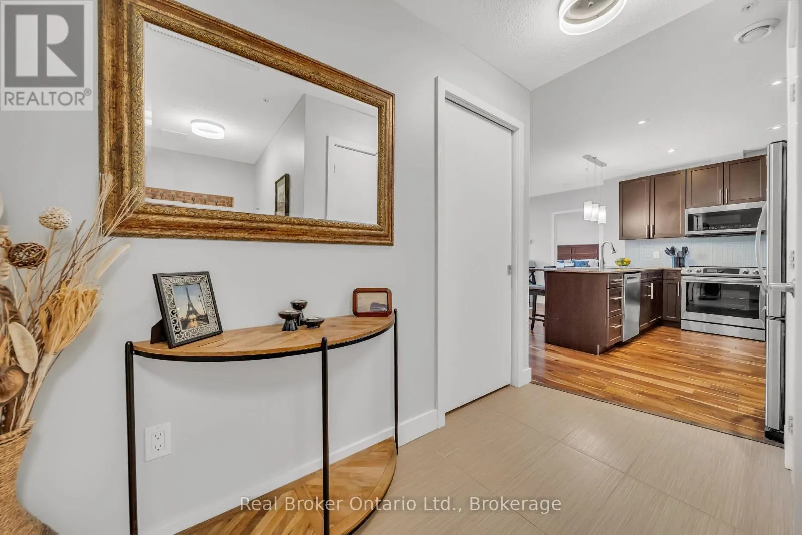 214 - 188 KING STREET S, #214