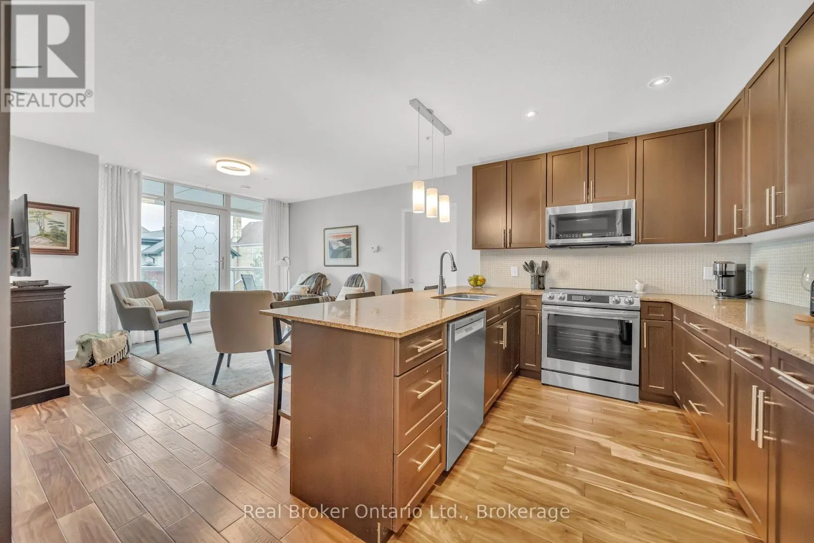 214 - 188 KING STREET S, #214