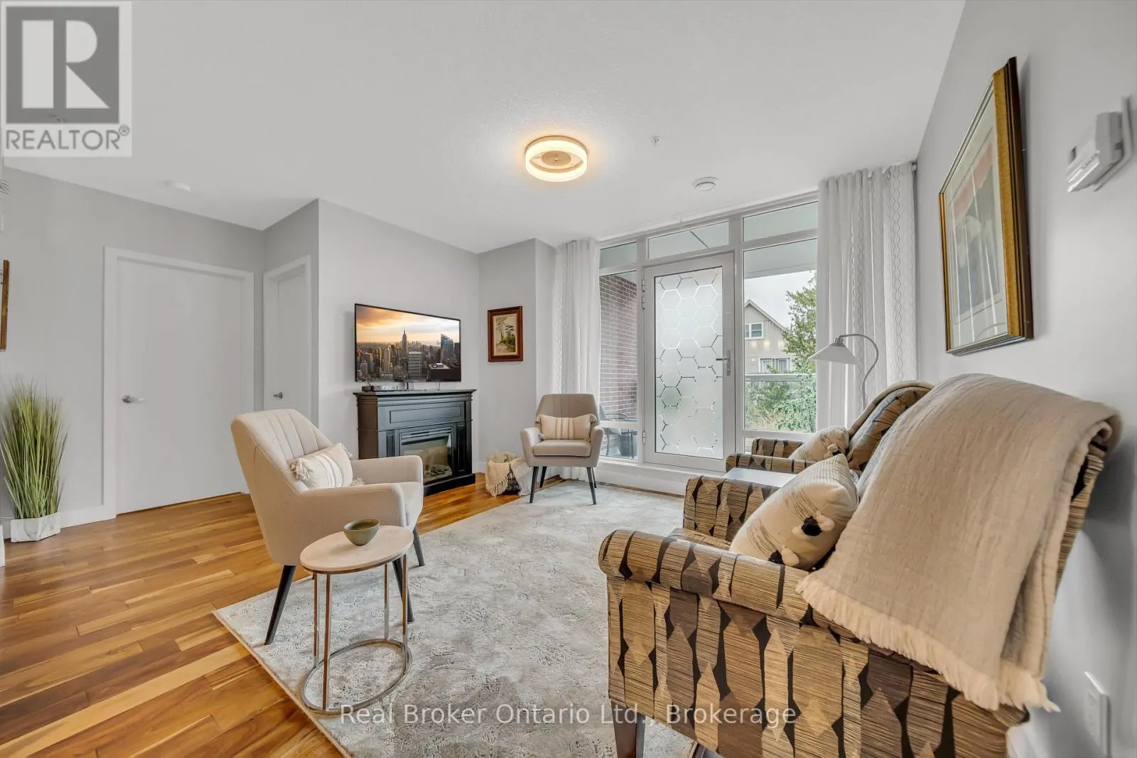 214 - 188 KING STREET S, #214
