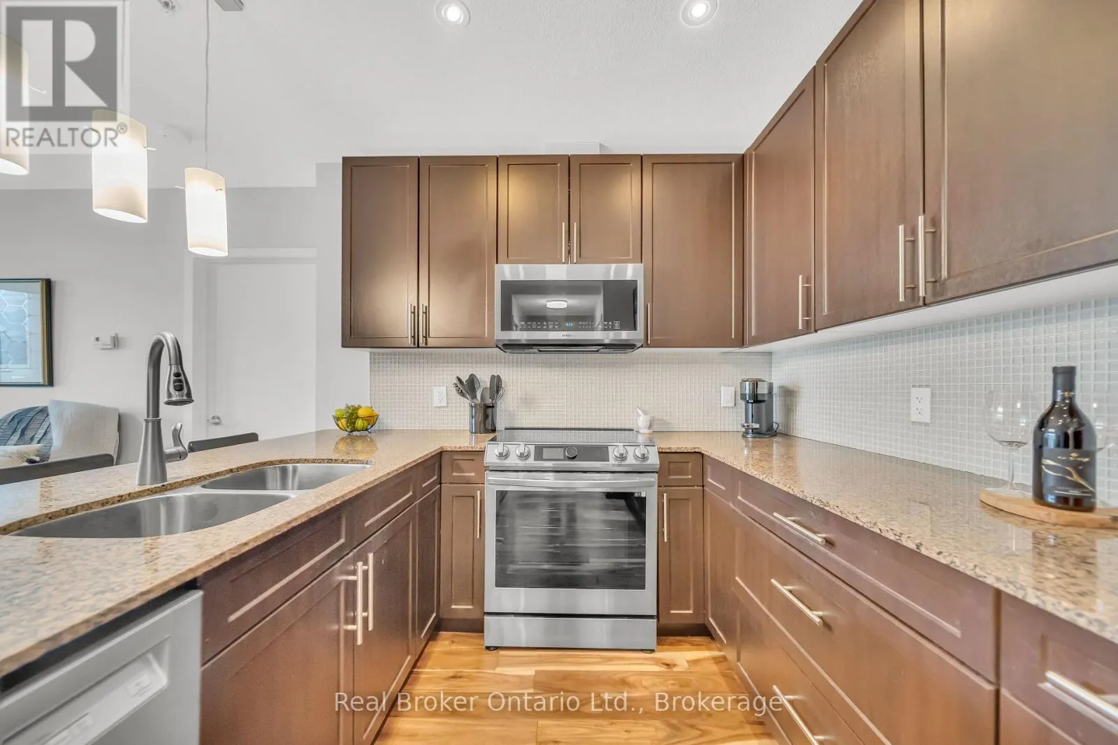 214 - 188 KING STREET S, #214
