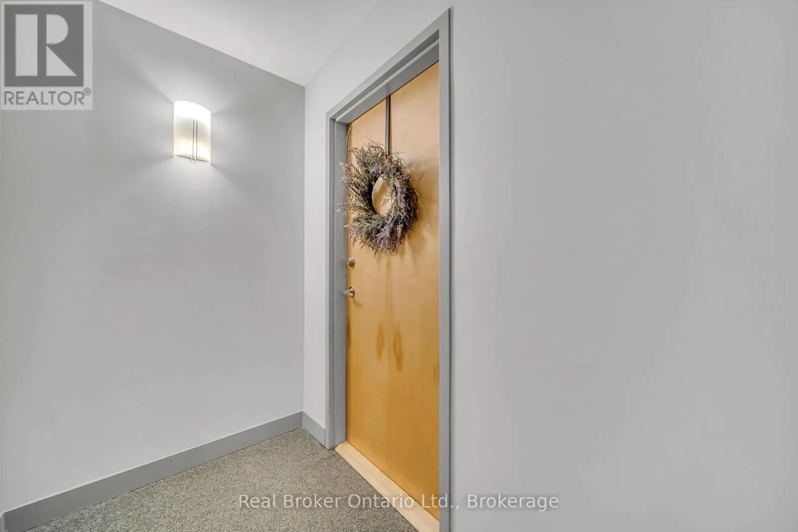 214 - 188 KING STREET S, #214