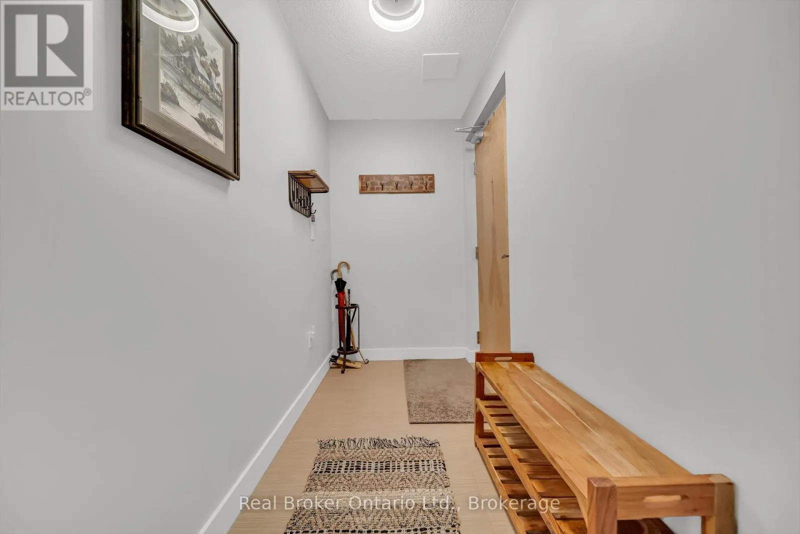 214 - 188 KING STREET S, #214