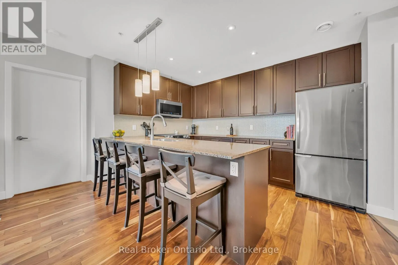 214 - 188 KING STREET S, #214