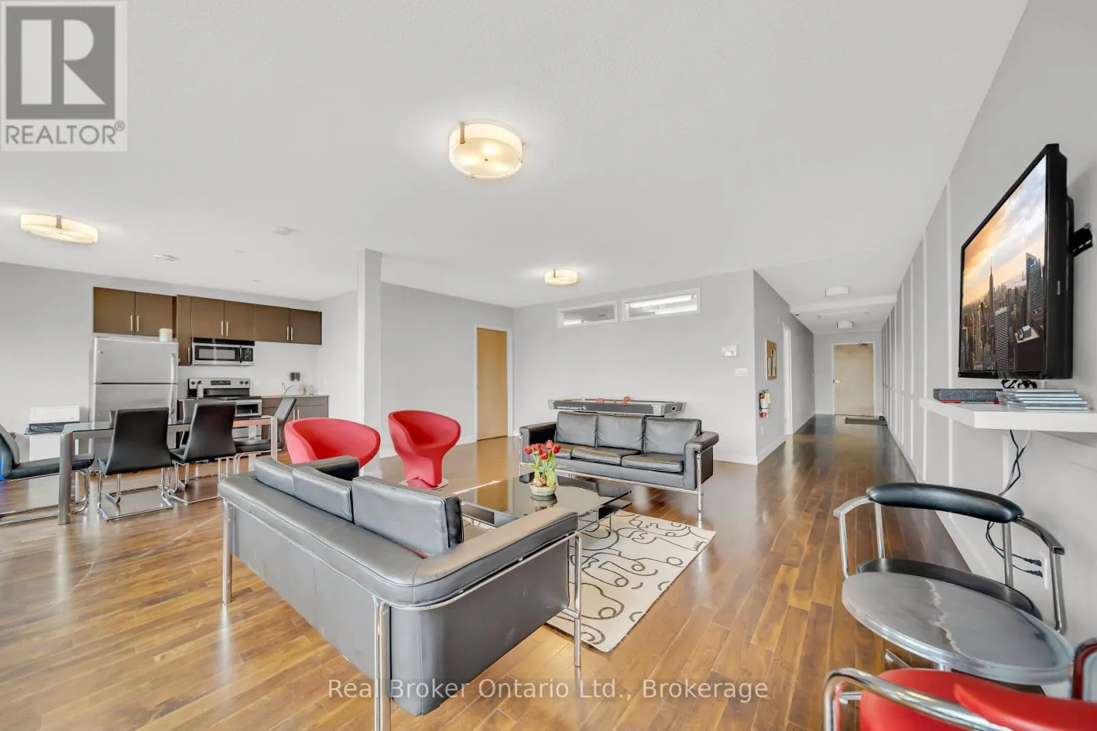 214 - 188 KING STREET S, #214