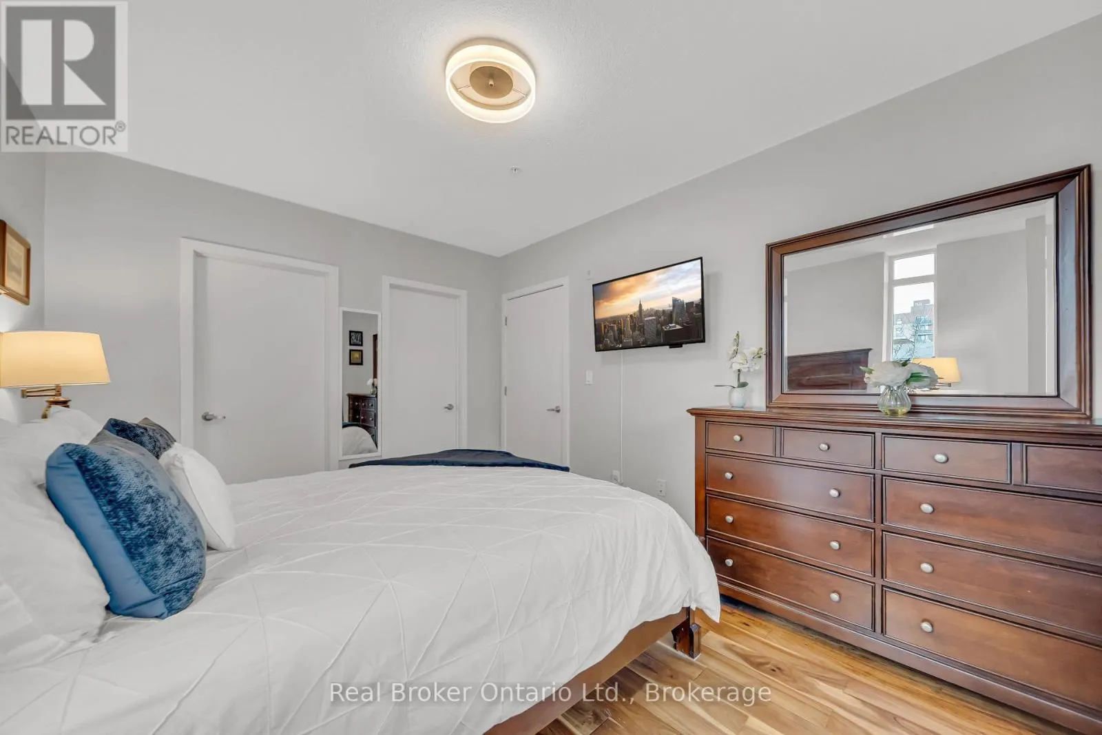 214 - 188 KING STREET S, #214