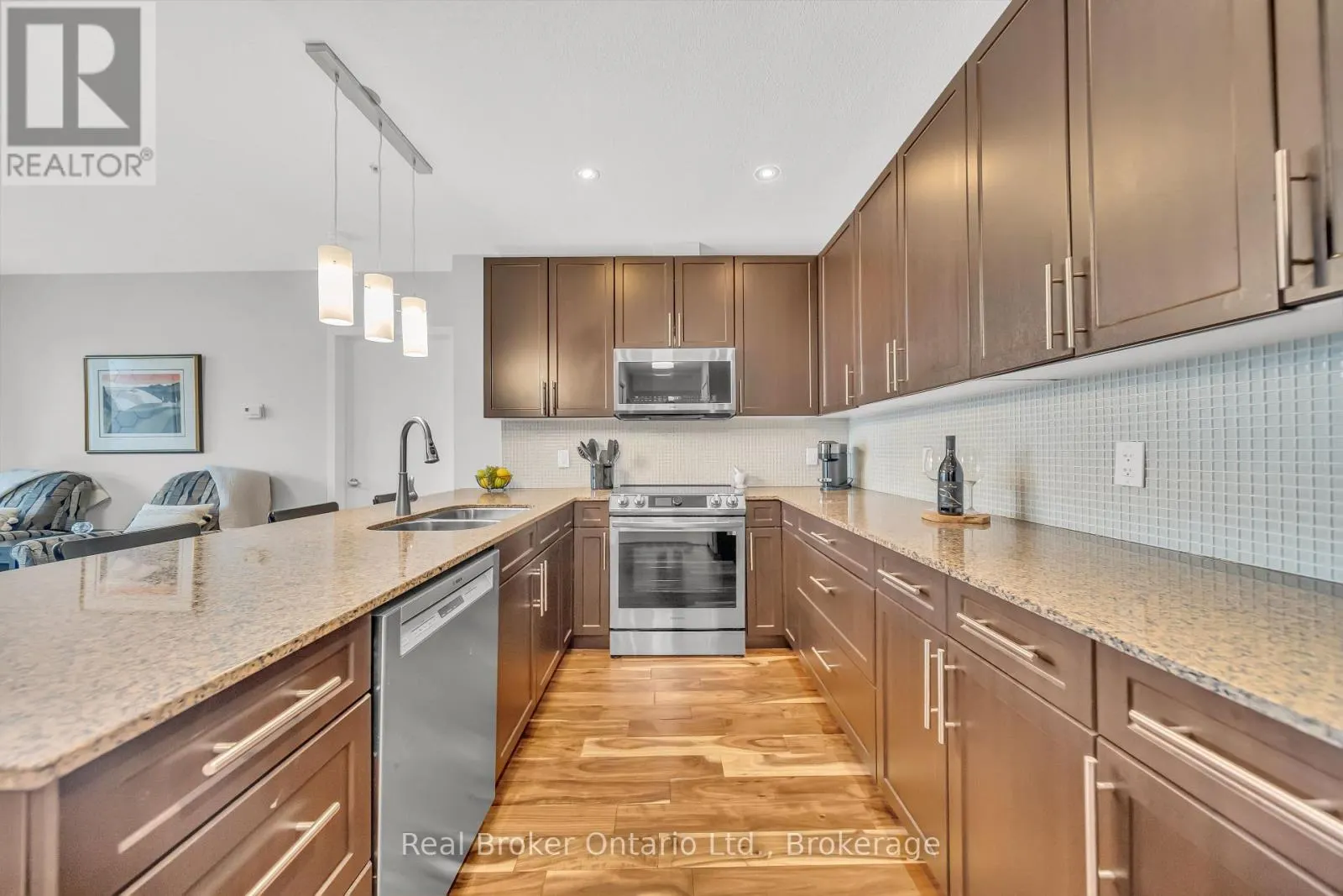 214 - 188 KING STREET S, #214