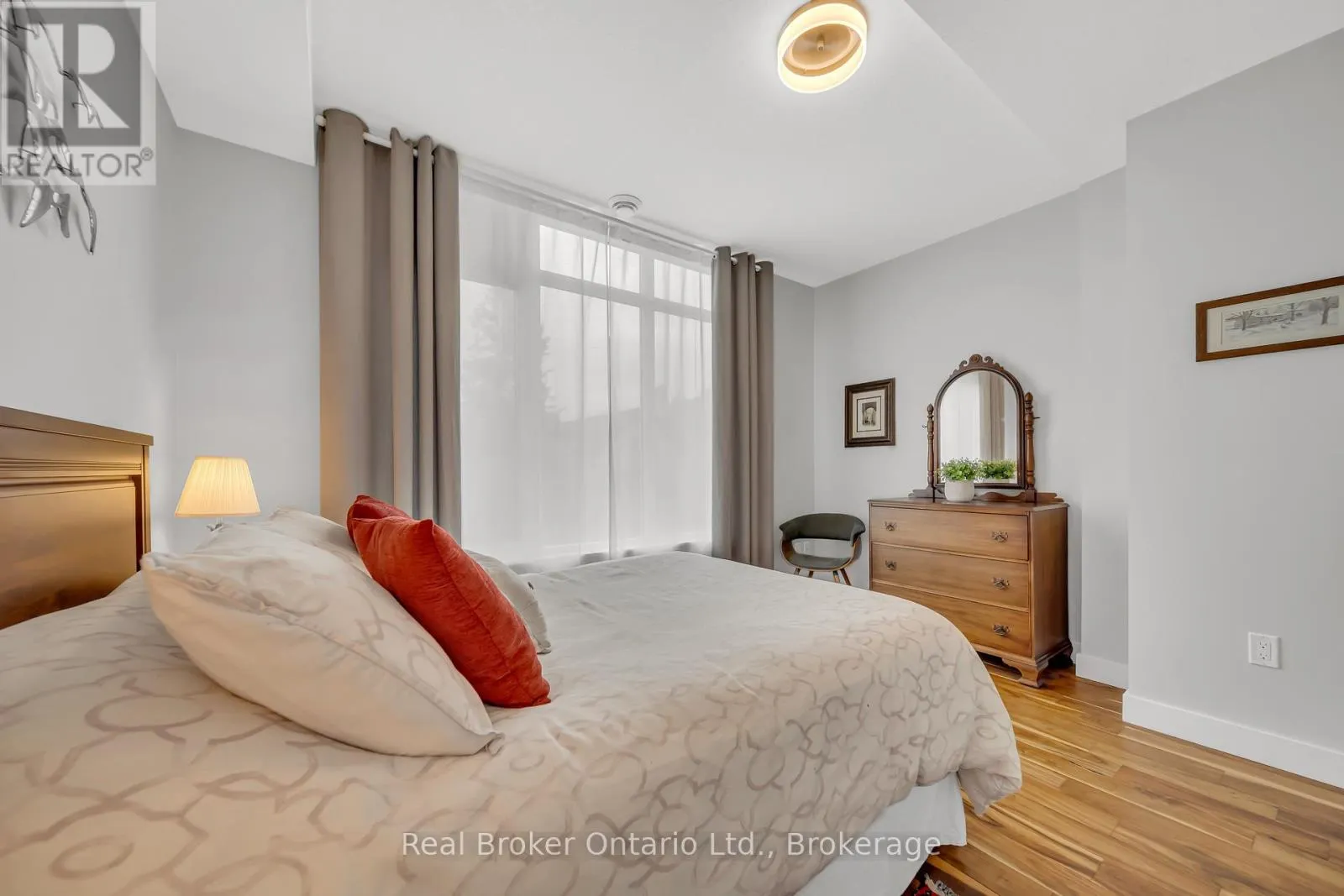 214 - 188 KING STREET S, #214