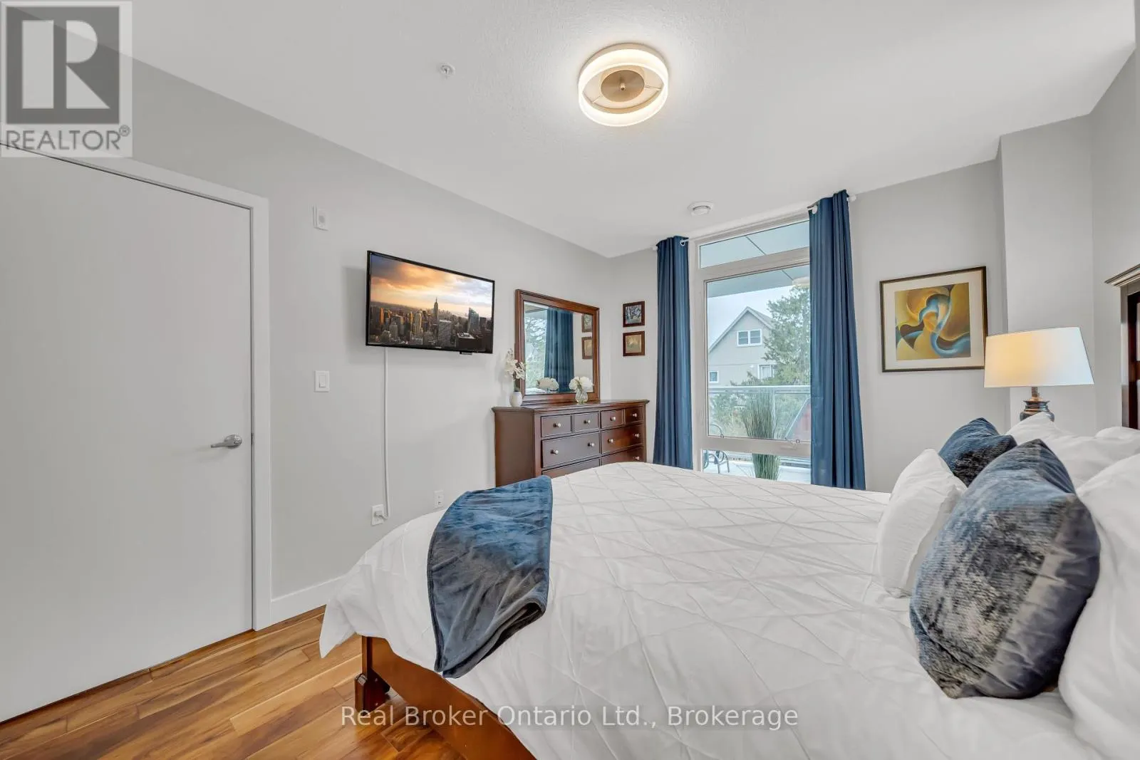 214 - 188 KING STREET S, #214