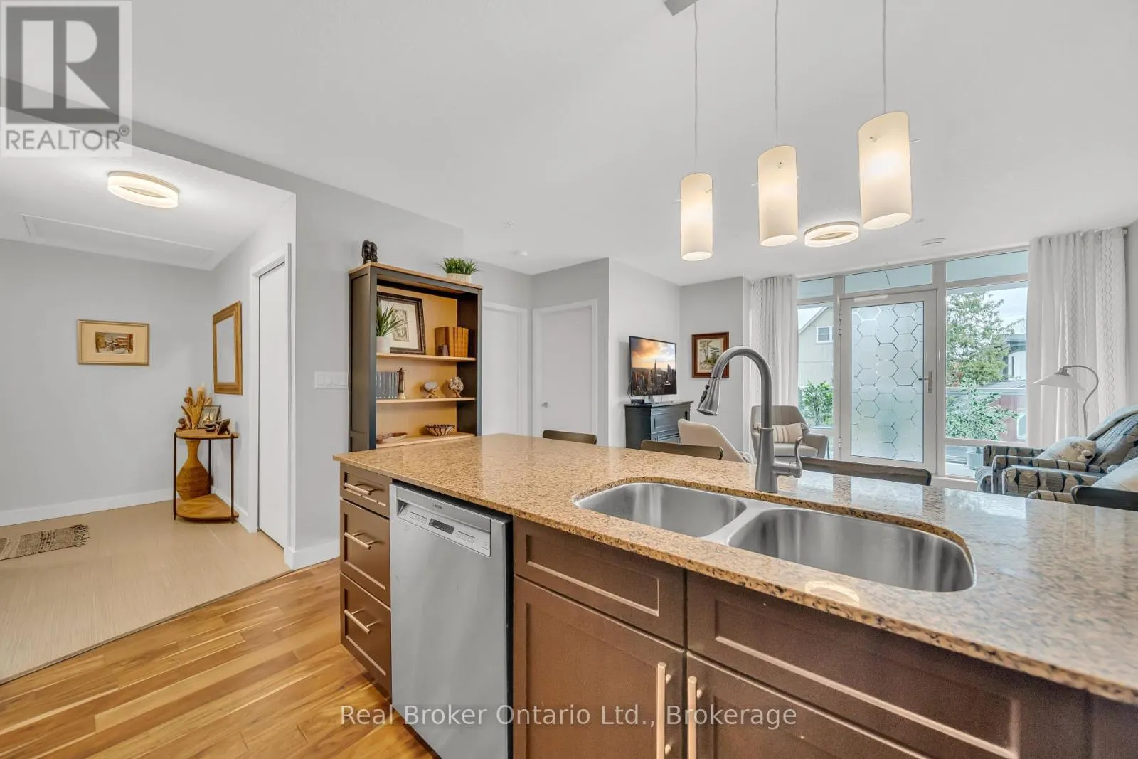 214 - 188 KING STREET S, #214