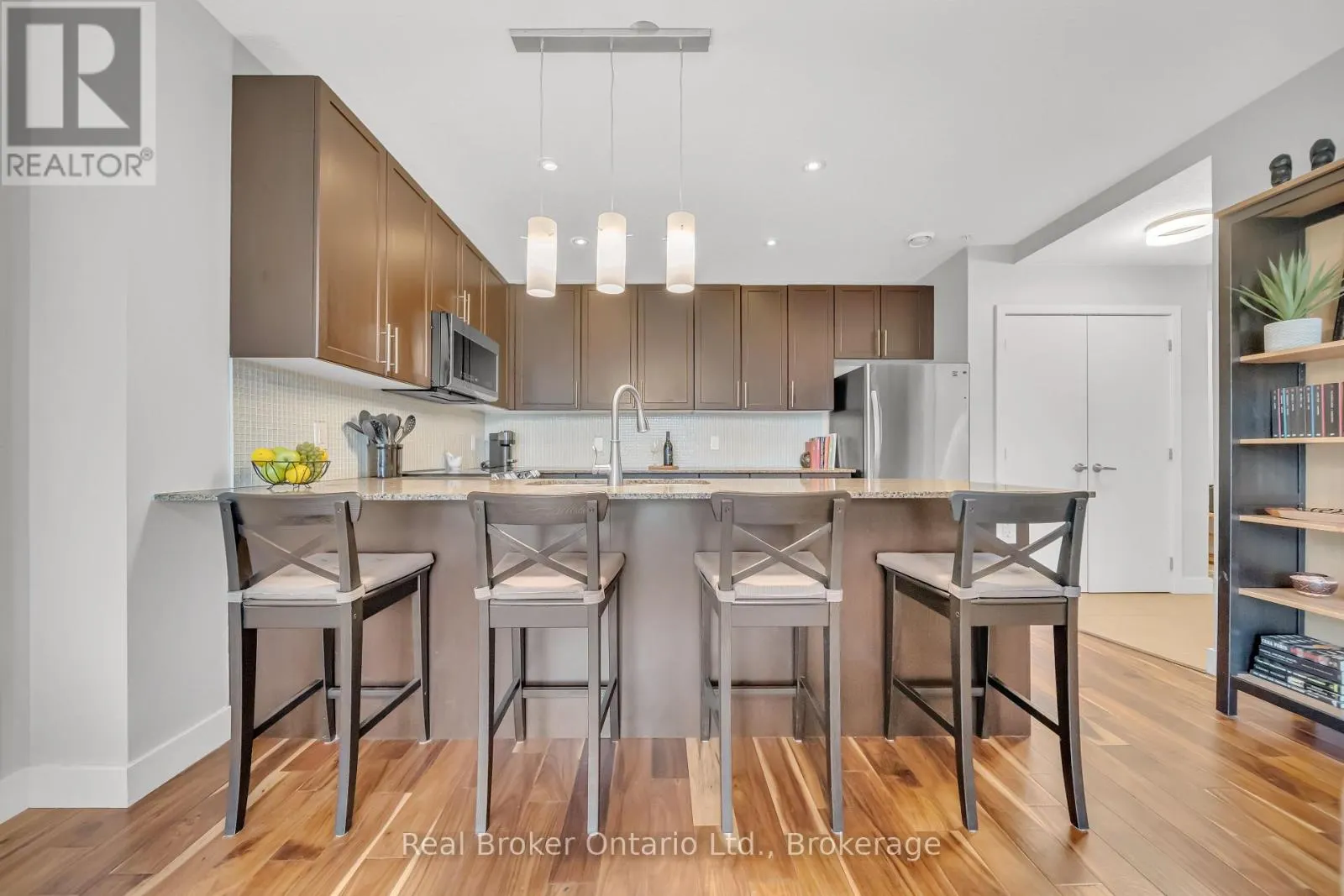 214 - 188 KING STREET S, #214