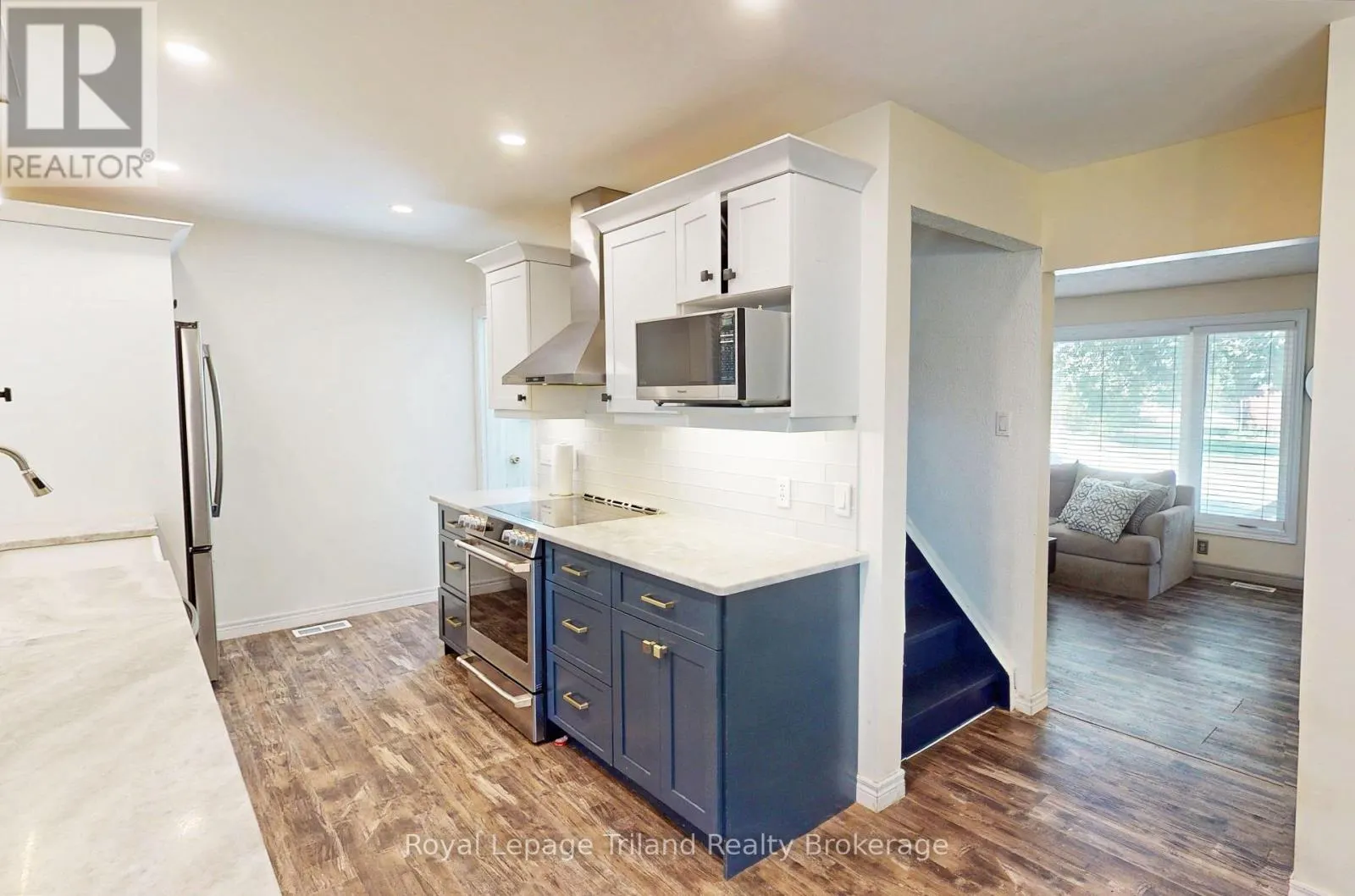 6 ELMWOOD CRESCENT