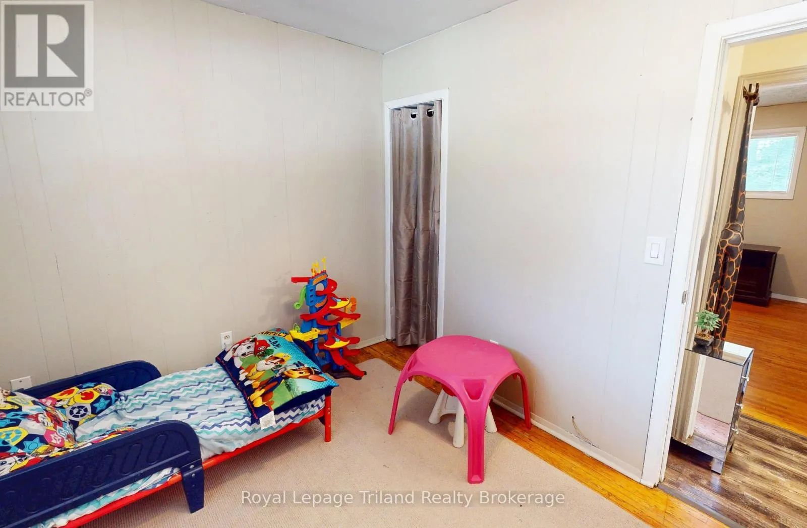 6 ELMWOOD CRESCENT
