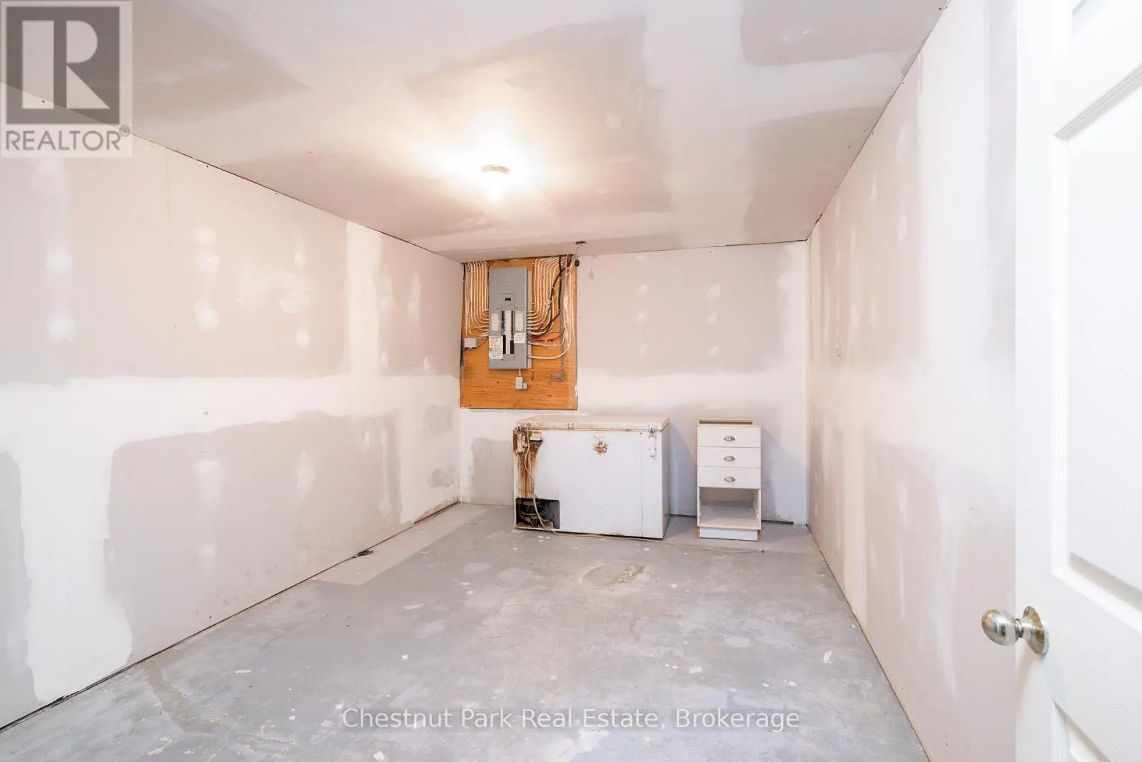 324310 SIDEROAD 27 ROAD
