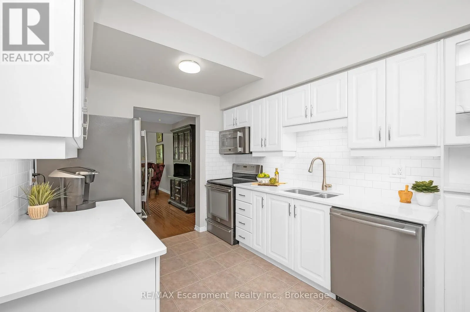 18 - 212 STONEHENGE DRIVE, #18