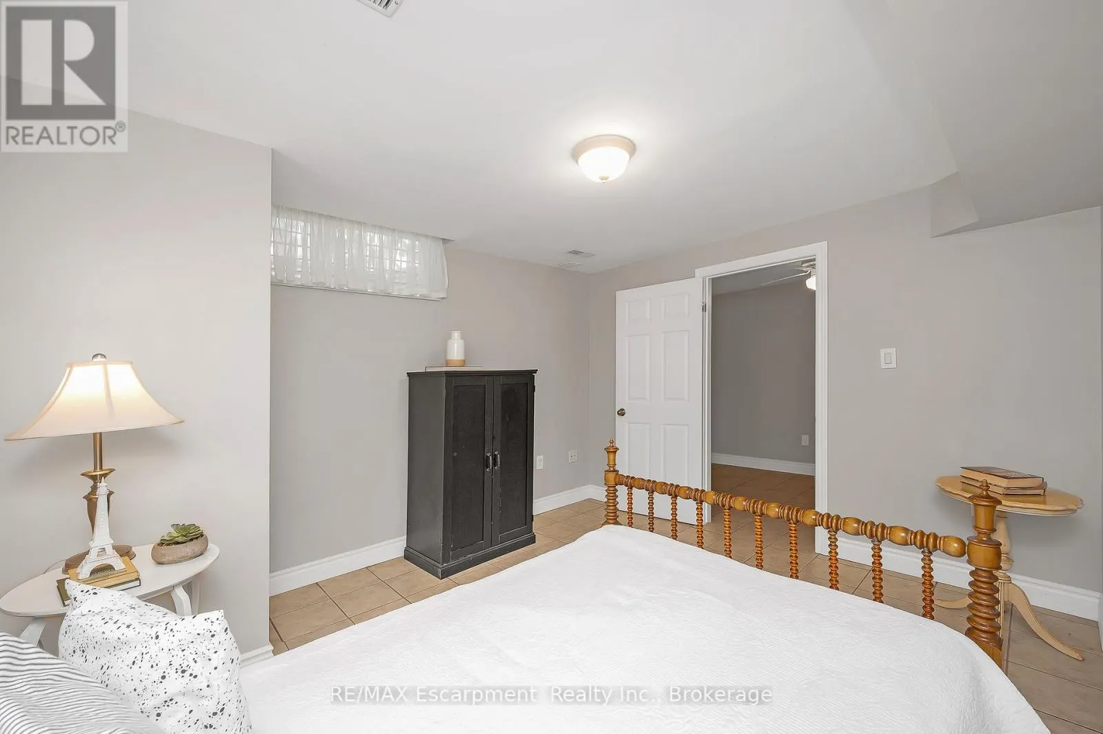 18 - 212 STONEHENGE DRIVE, #18
