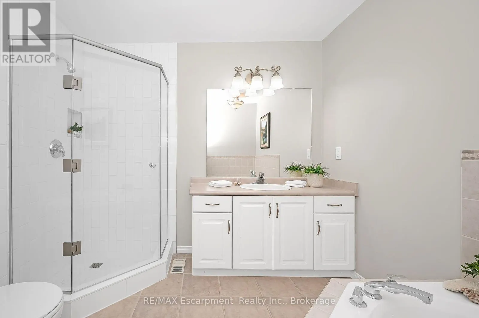 18 - 212 STONEHENGE DRIVE, #18