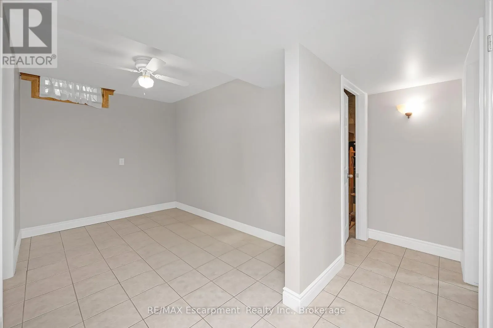 18 - 212 STONEHENGE DRIVE, #18