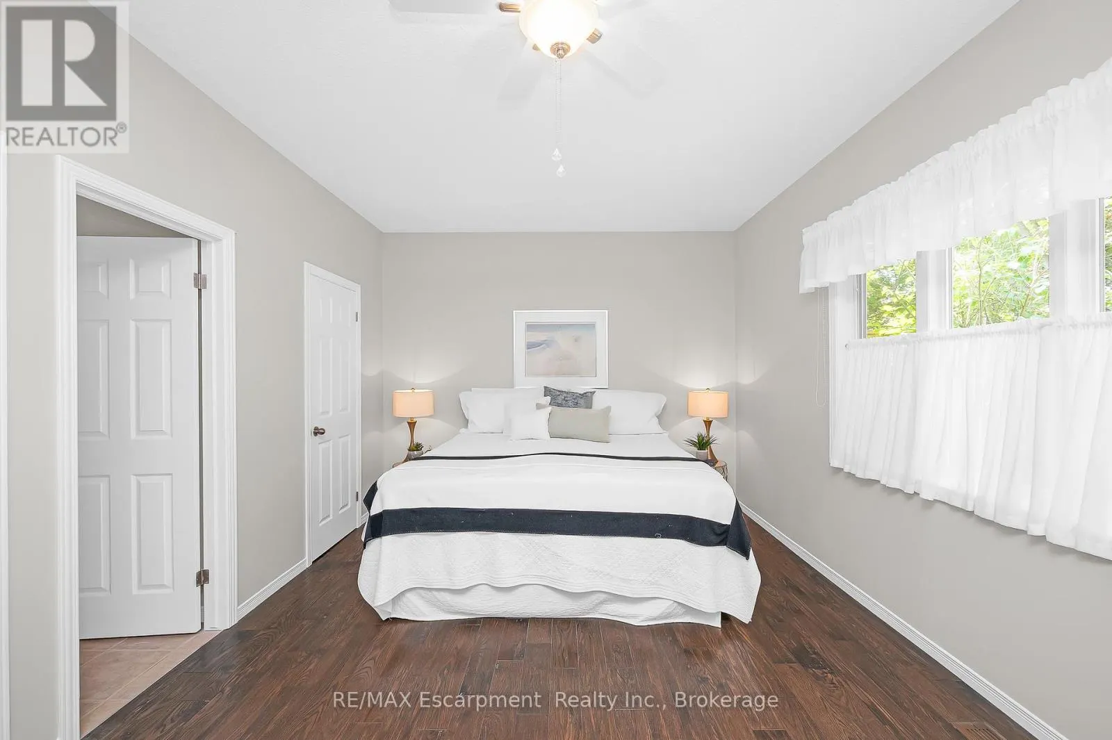18 - 212 STONEHENGE DRIVE, #18