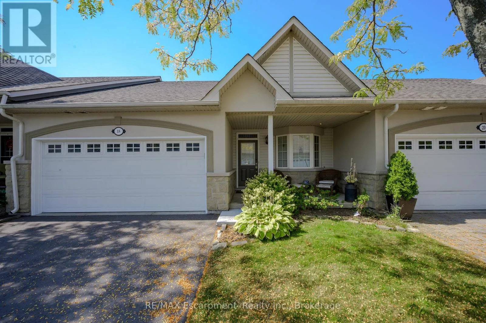 18 - 212 STONEHENGE DRIVE, #18