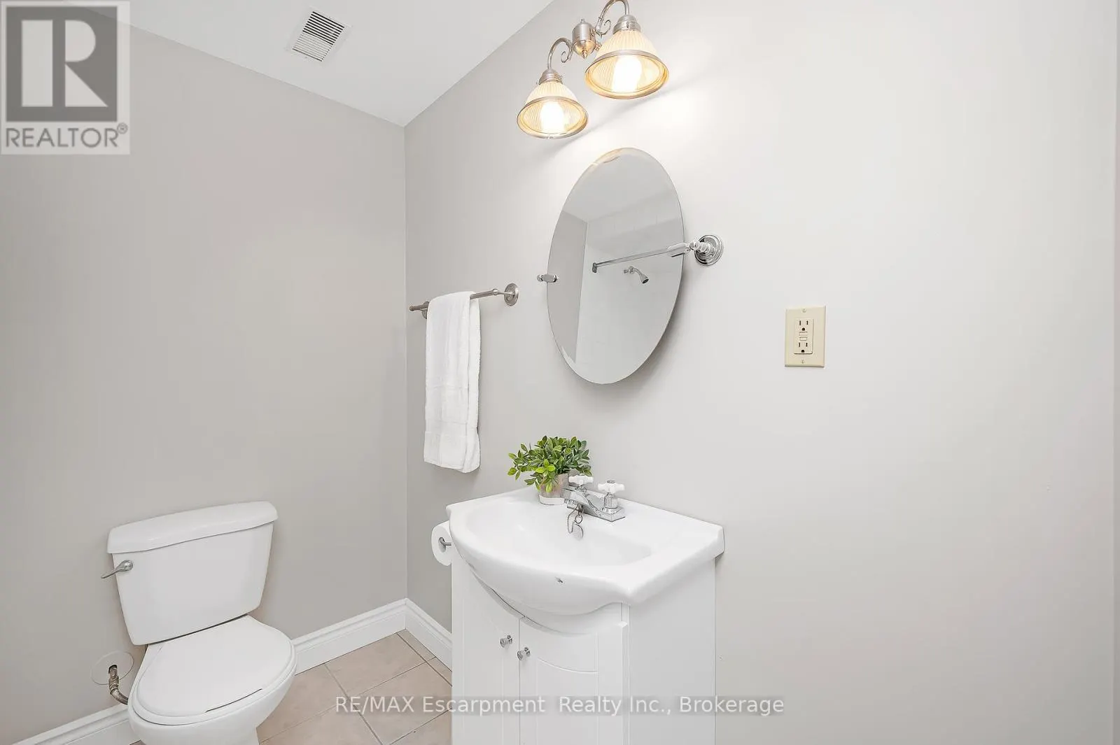 18 - 212 STONEHENGE DRIVE, #18
