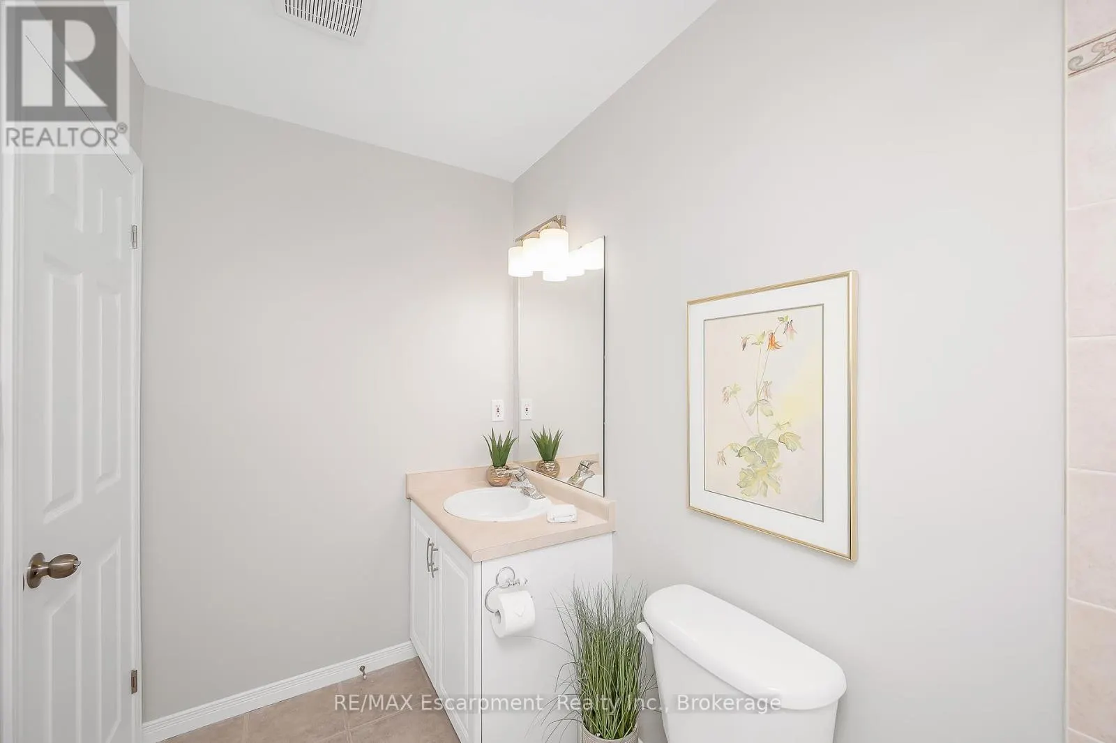 18 - 212 STONEHENGE DRIVE, #18