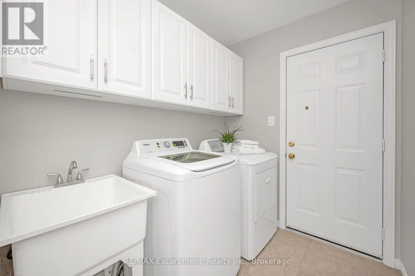 18 - 212 STONEHENGE DRIVE, #18