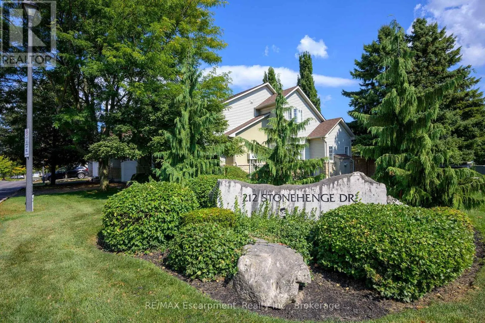 18 - 212 STONEHENGE DRIVE, #18