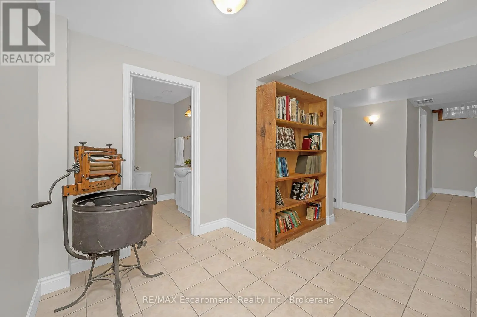 18 - 212 STONEHENGE DRIVE, #18