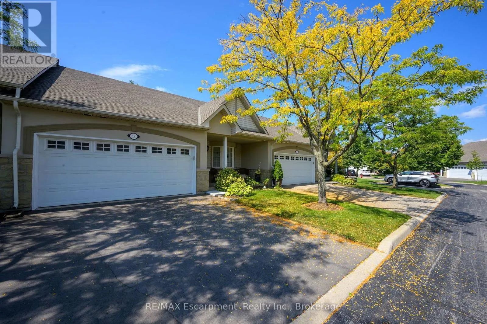 18 - 212 STONEHENGE DRIVE, #18