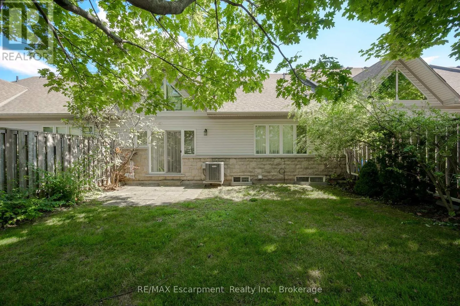 18 - 212 STONEHENGE DRIVE, #18