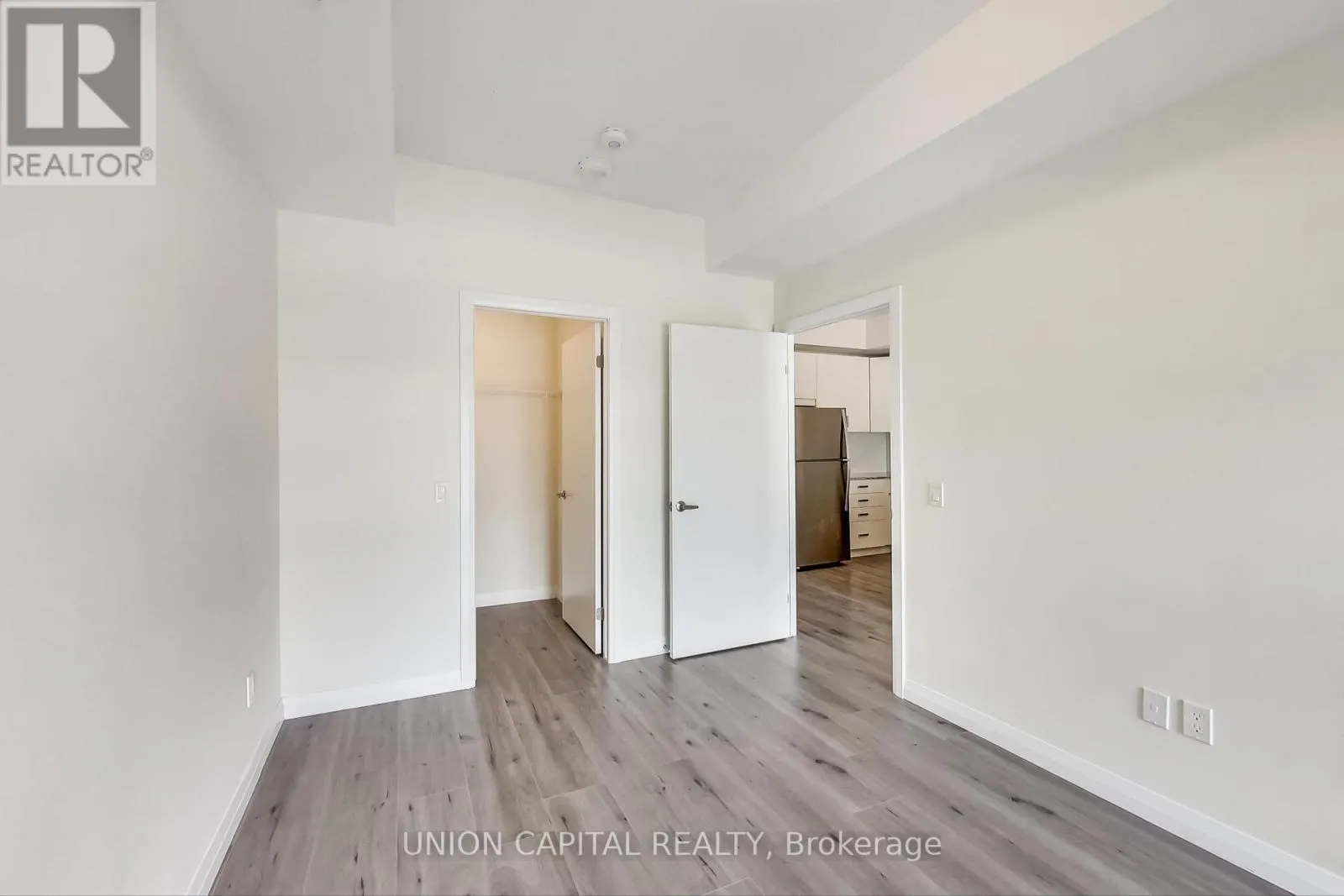 801 - 60 CHARLES STREET W