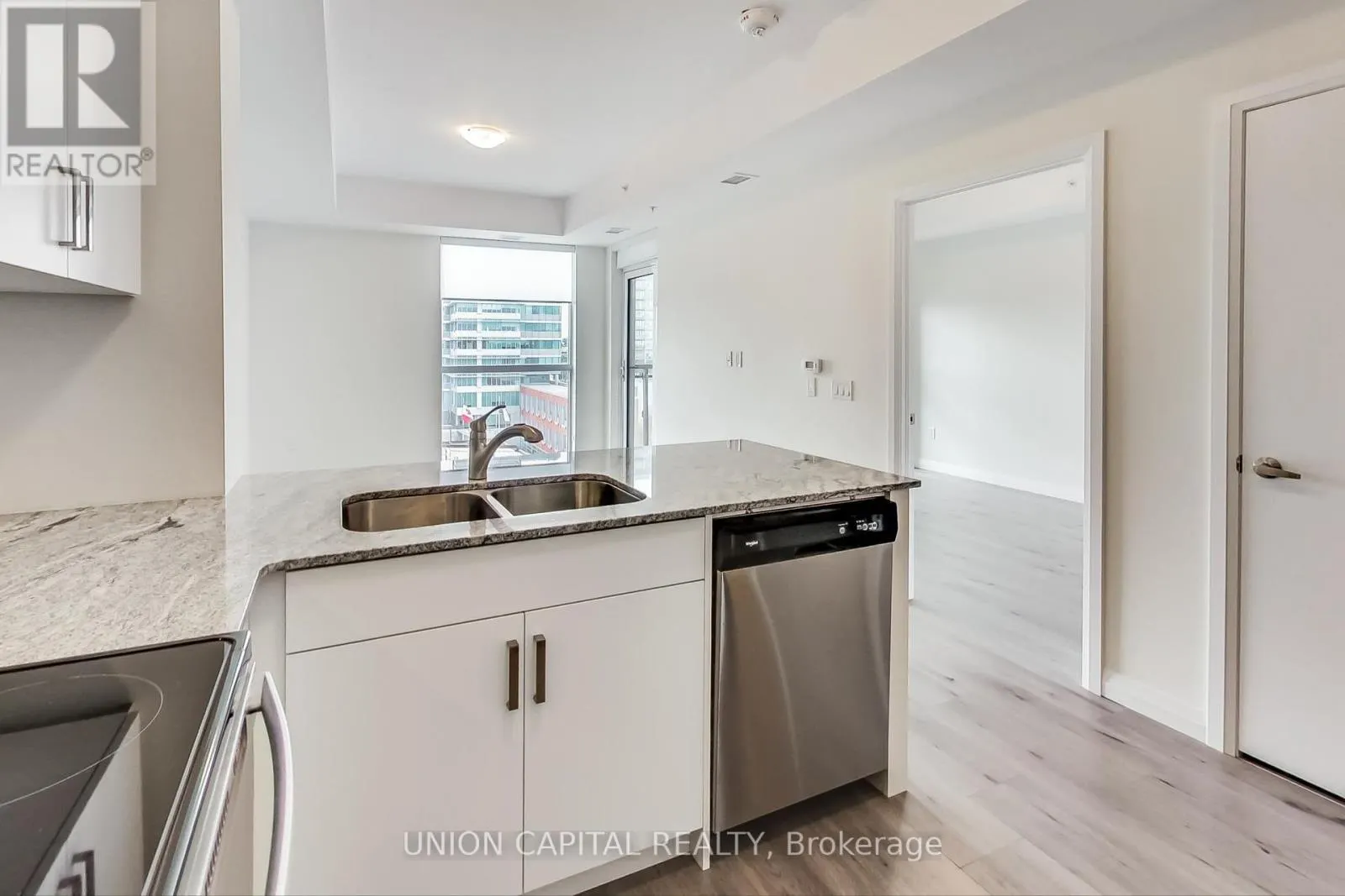 801 - 60 CHARLES STREET W