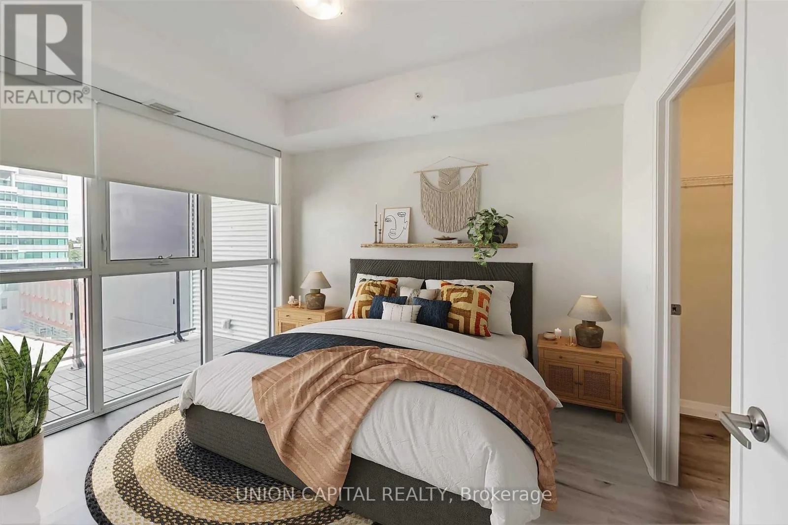 801 - 60 CHARLES STREET W