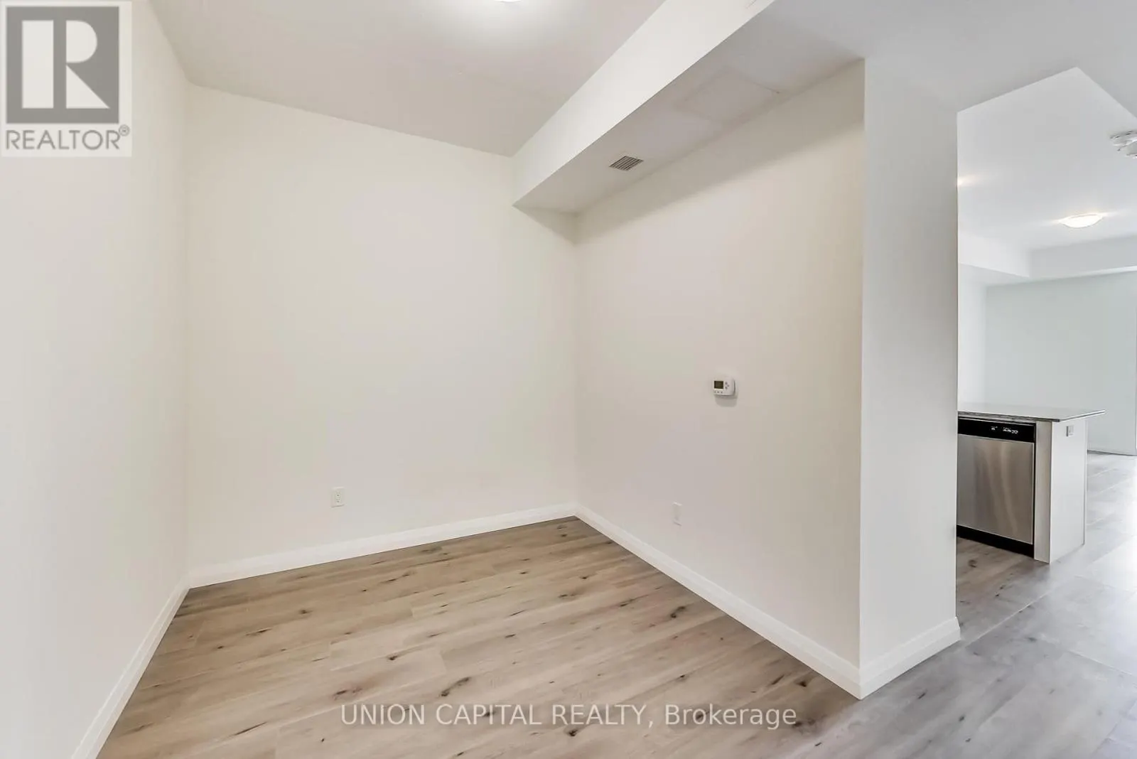 801 - 60 CHARLES STREET W