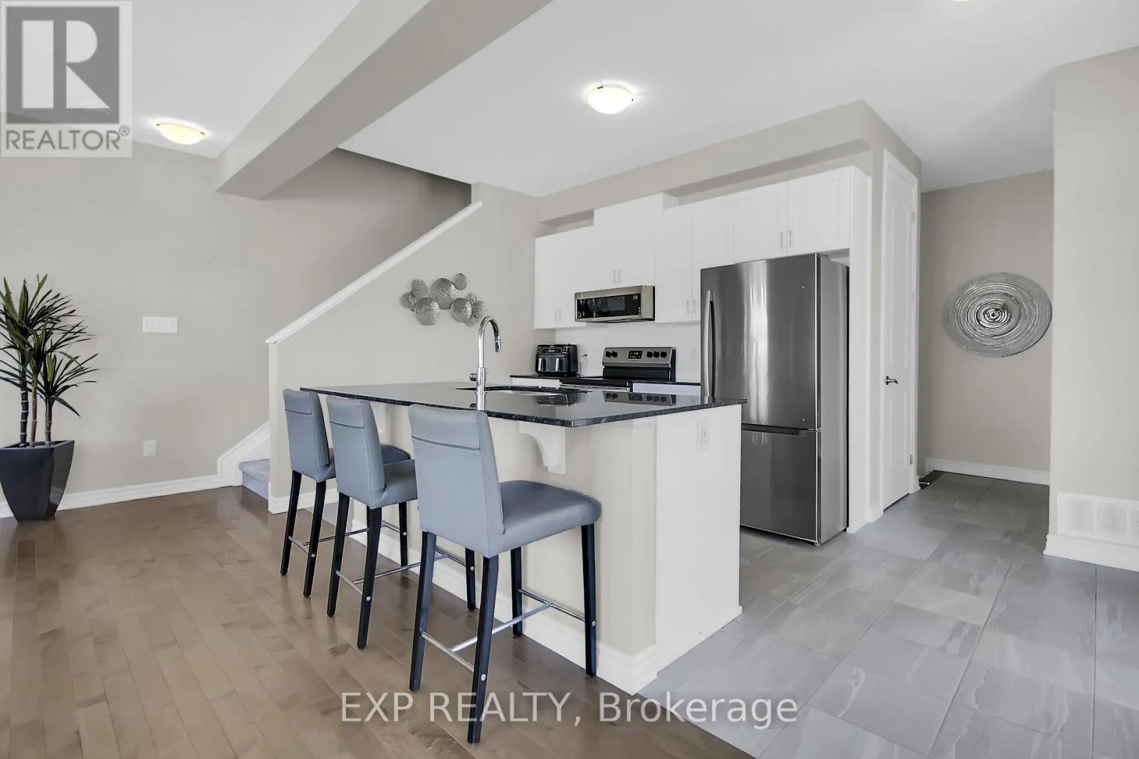 814 BASCULE PLACE