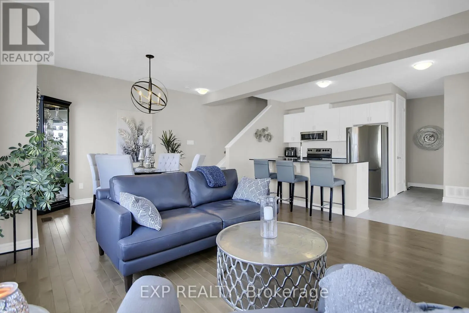 814 BASCULE PLACE