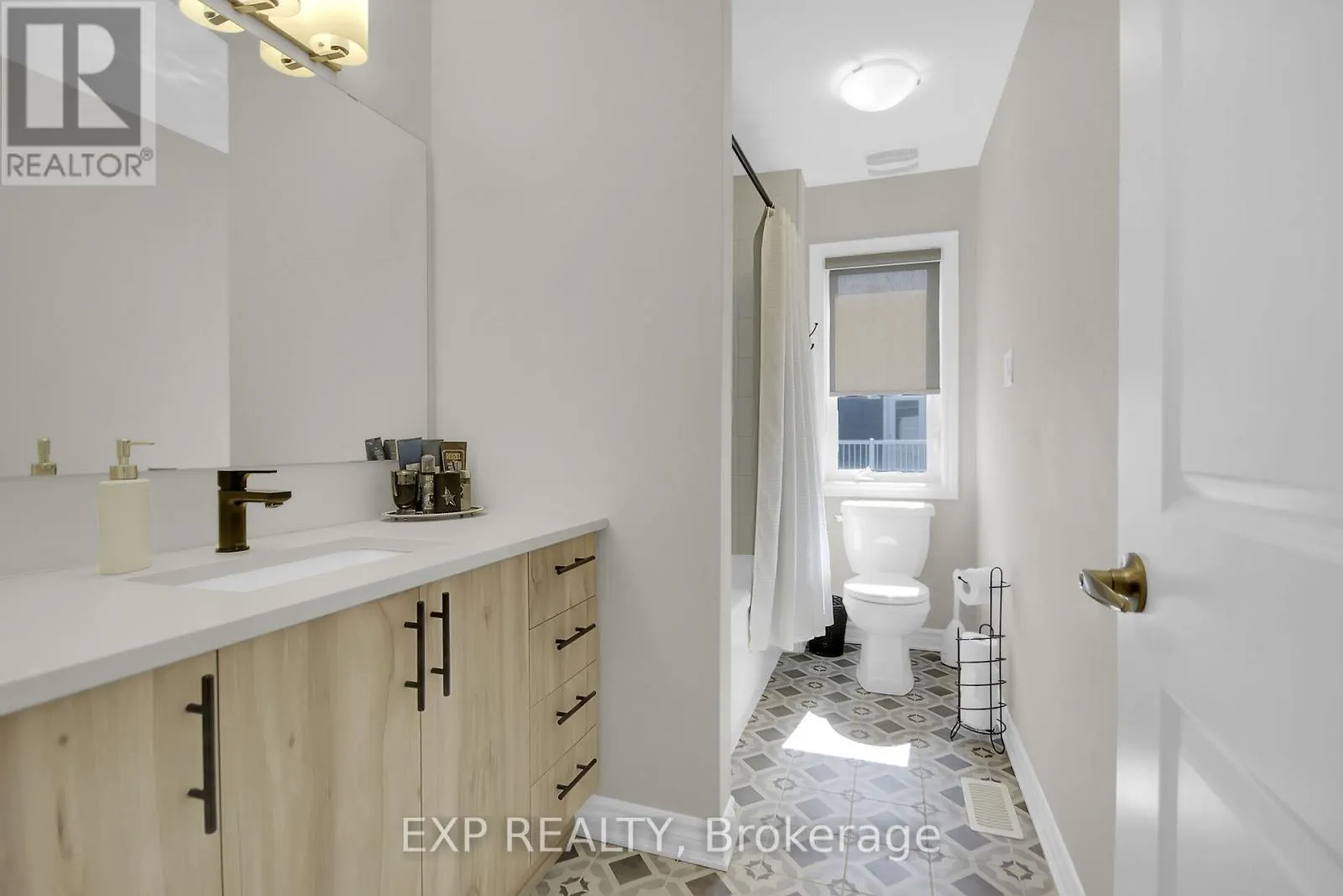 814 BASCULE PLACE