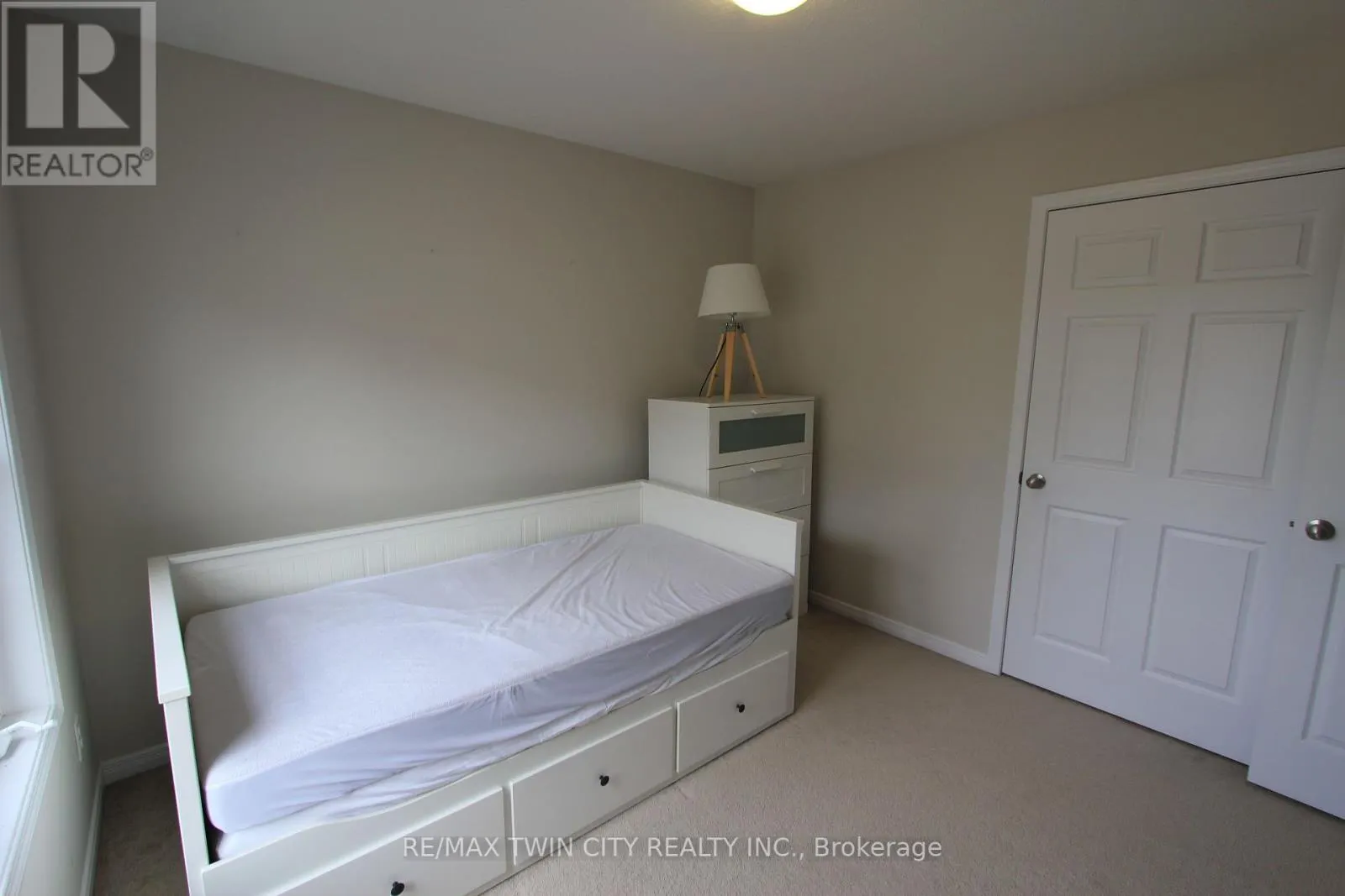 3E - 255 MAITLAND STREET