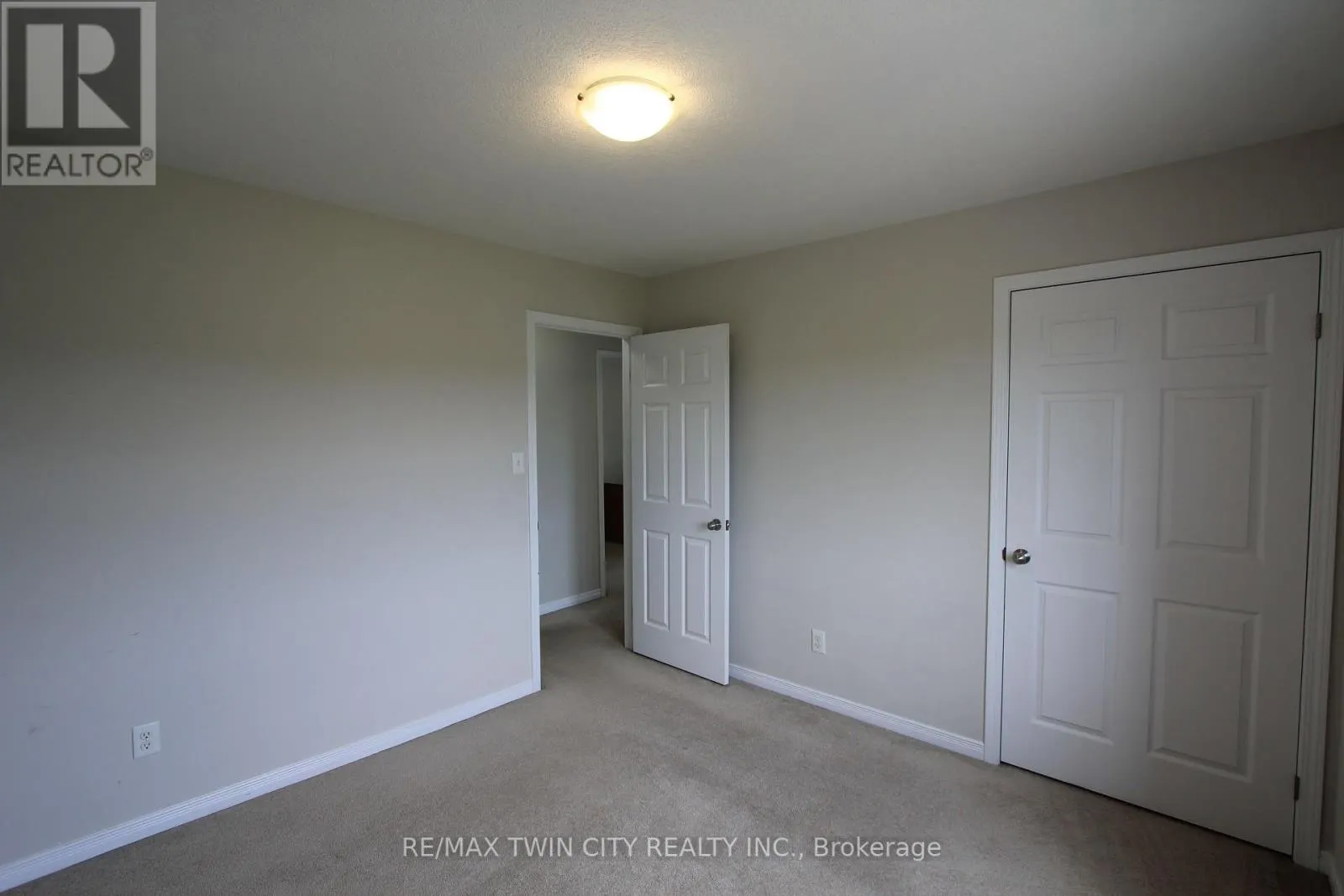 3E - 255 MAITLAND STREET