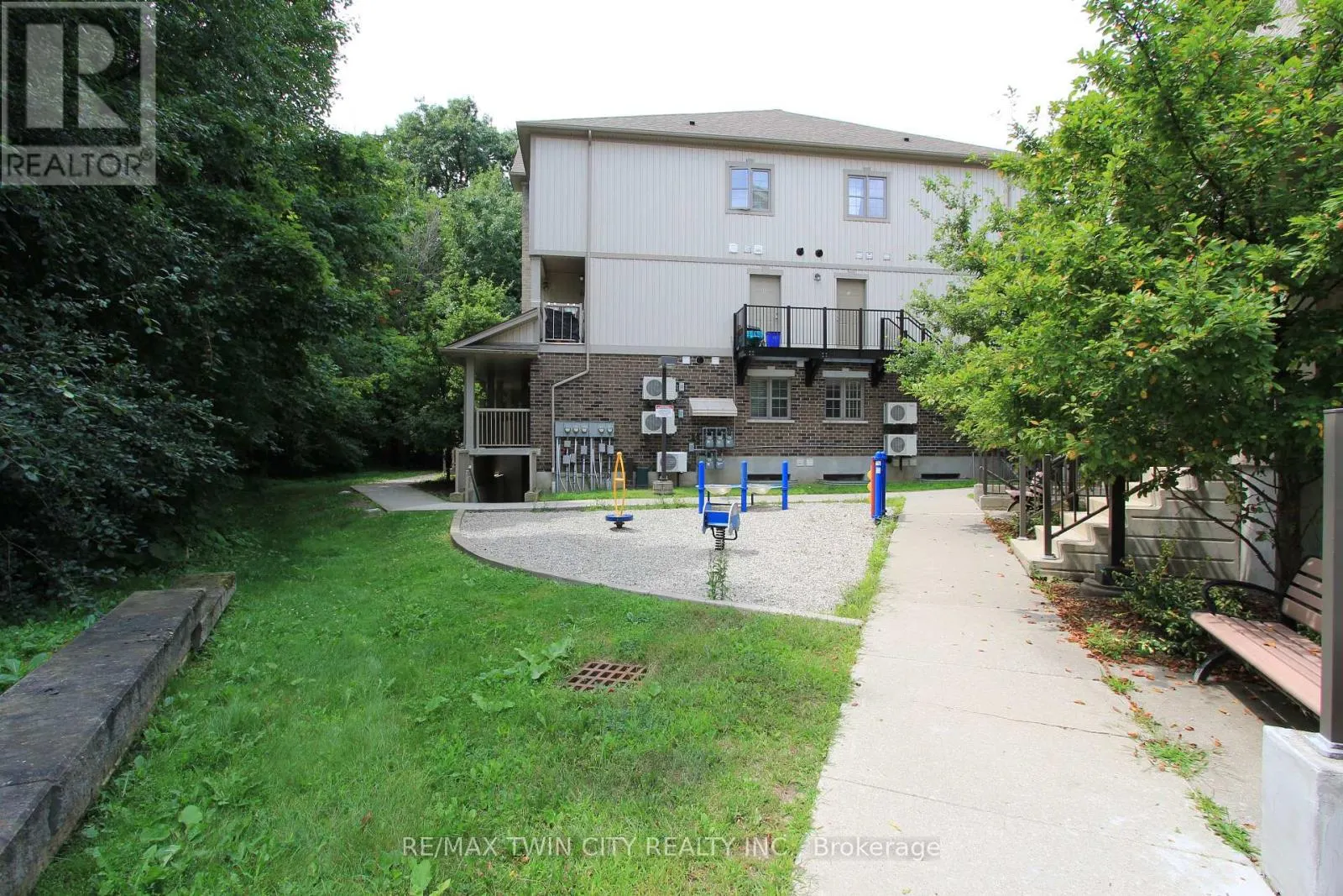 3E - 255 MAITLAND STREET