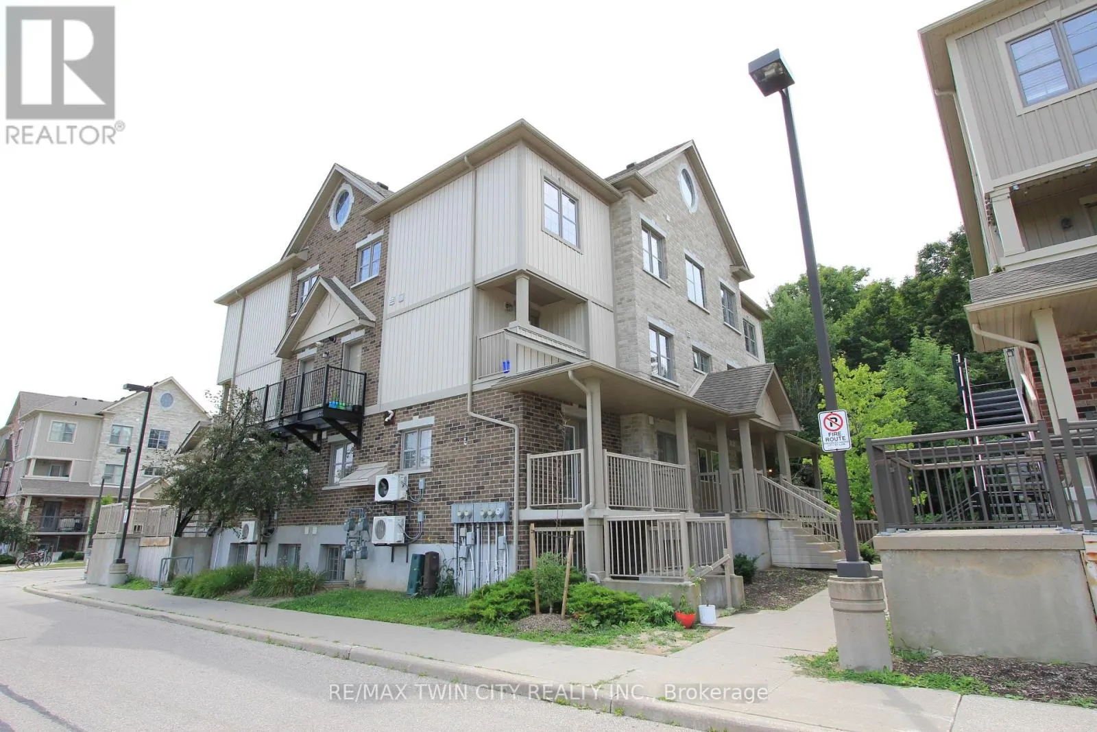 3E - 255 MAITLAND STREET