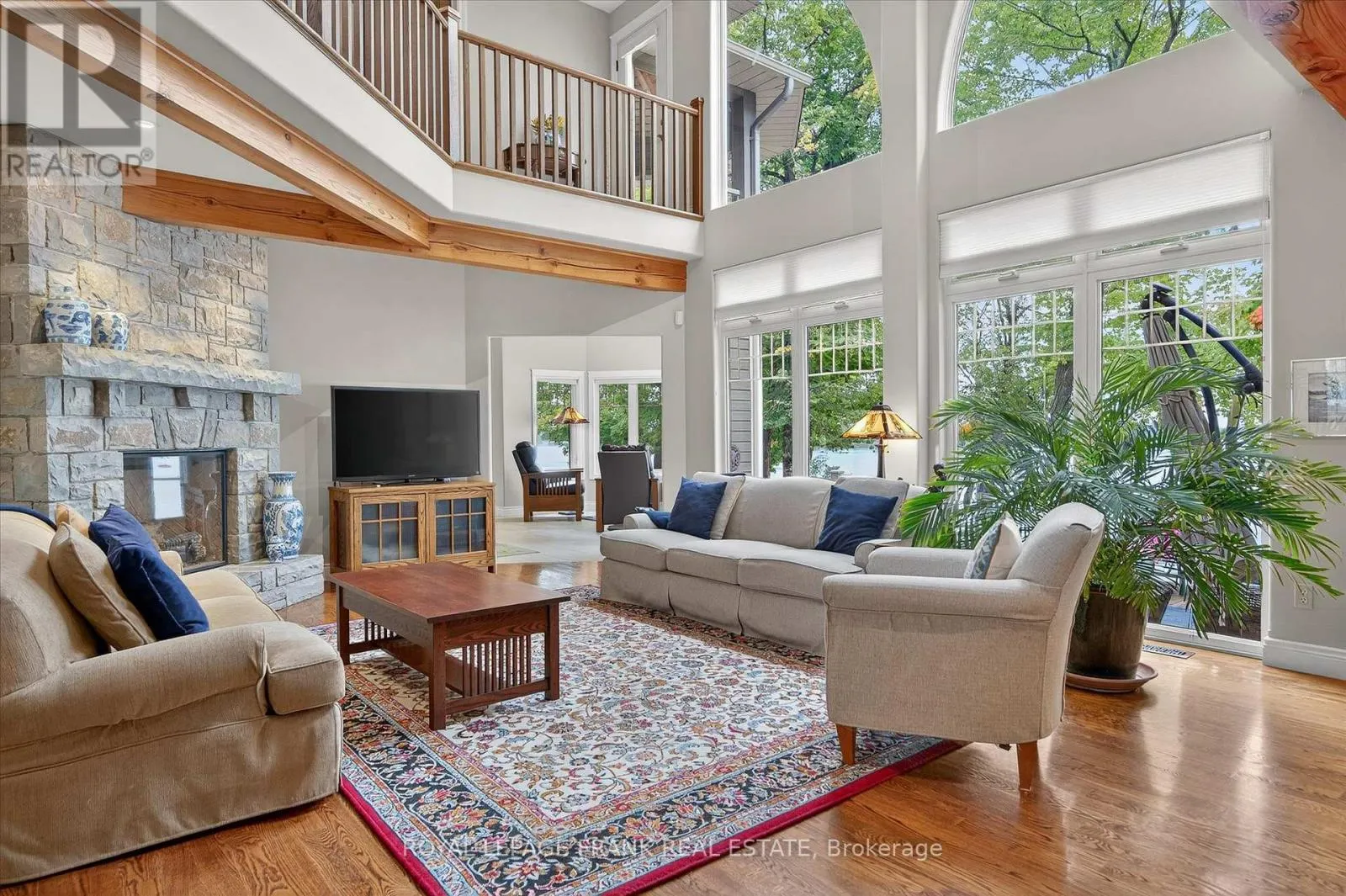 3081 BEACHWOOD DRIVE