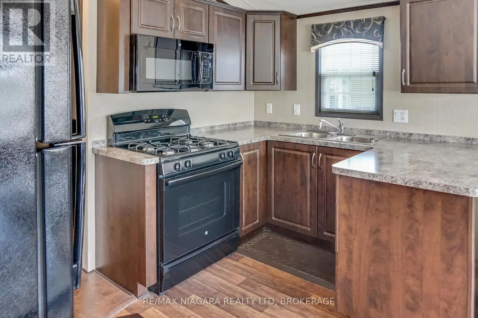 228 - 1501 LINE 8 ROAD, #228