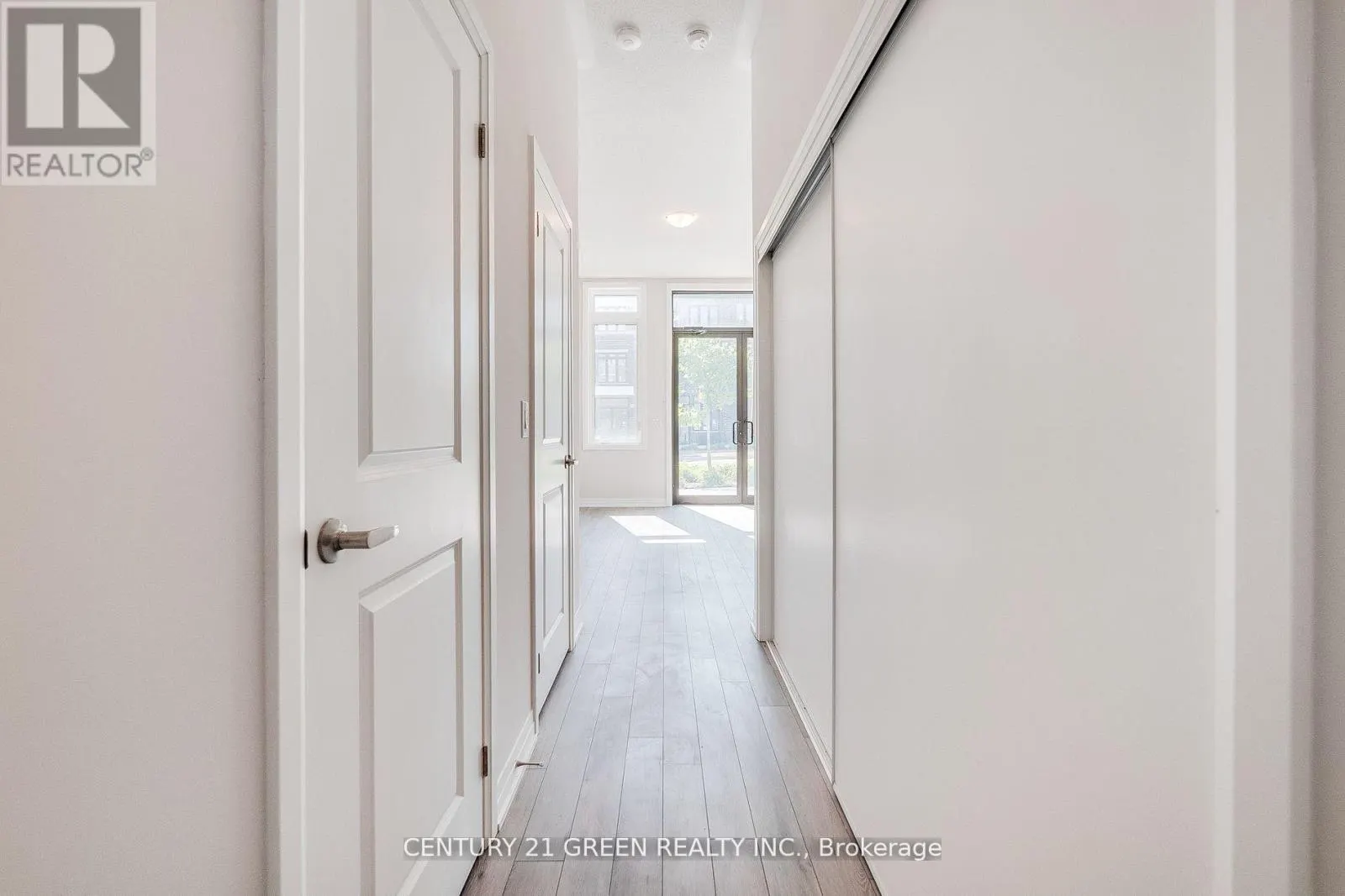 104 - 585 COLBORNE STREET