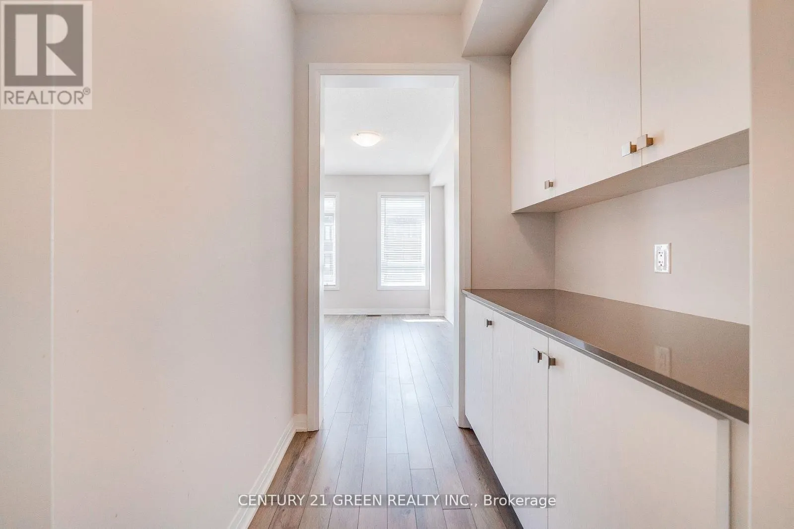 104 - 585 COLBORNE STREET