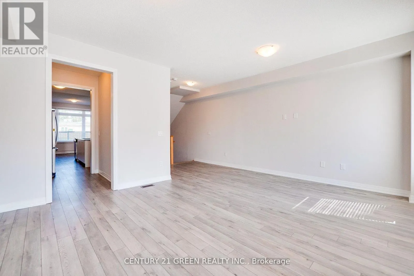 104 - 585 COLBORNE STREET